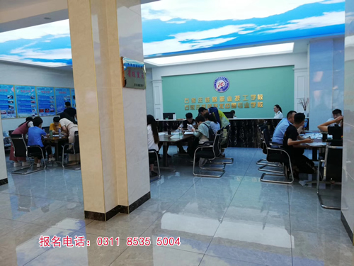 石家莊鐵路學(xué)校報(bào)名用本人到校嗎？