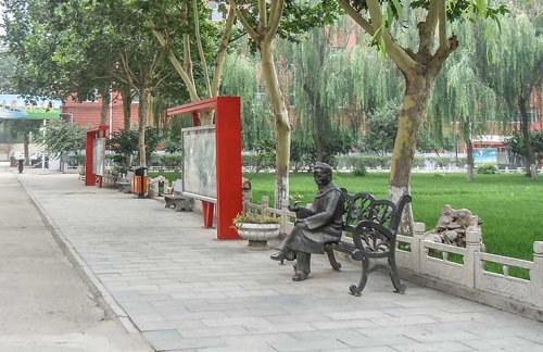 省外學(xué)生能報(bào)石家莊東華鐵路學(xué)校春季班嗎？