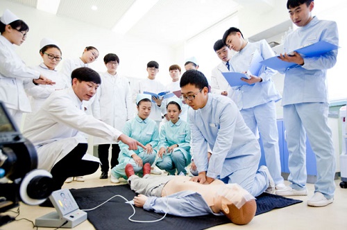 初中生為什么不能直接報(bào)臨床醫(yī)學(xué)和口腔醫(yī)學(xué)呢？