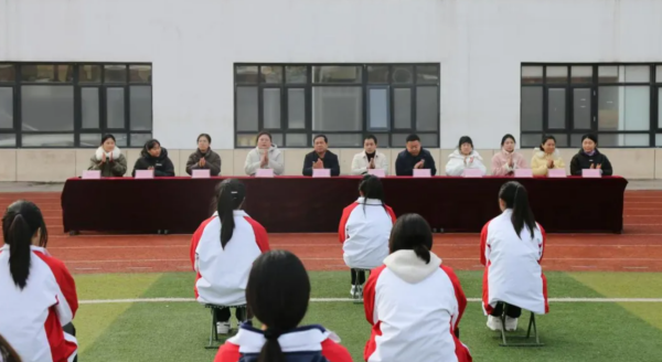 石家莊東華鐵路學(xué)?？瓦\(yùn)服務(wù)禮儀技能大賽