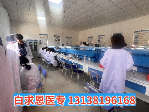石家莊白求恩醫(yī)學中專學校多長時間放假一次？