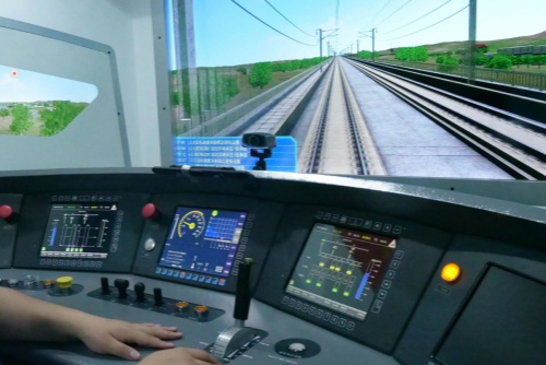 想當(dāng)火車司機(jī)？中專學(xué)歷也能報(bào)名！穩(wěn)定高薪 + 鐵飯碗！